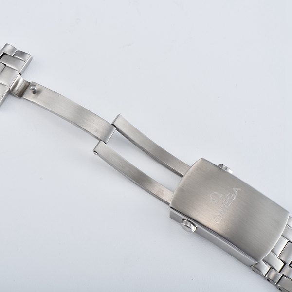 オメガ時計角部分ディテール